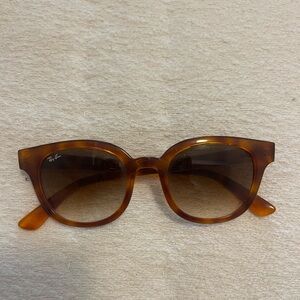 Ray Ban 4324 Sunglasses Tortoise